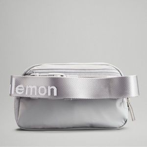 Lululemon everywhere belt bag